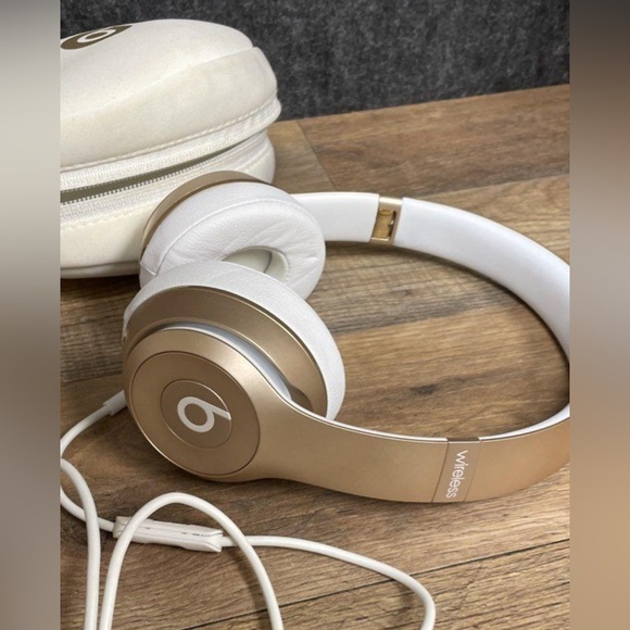 Beats by Dr. Dre Solo³ Wireless Headphones gold - Picture 5 of 16